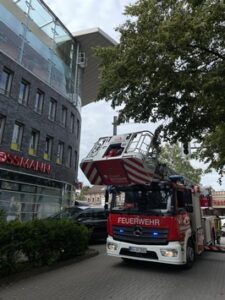 FW-BO: Menschenrettung aus einer außenliegenden Aufzugsanlage in der Wittener Straße