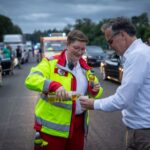 FW Rheingau-Taunus: Vollsperrung der A3: Katastrophenschutzeinheiten versorgen Menschen im Stau