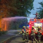 FW-RD: Großfeuer in Fockbek zerstört Lagerhalle – 70 Einsatzkräfte löschten das Feuer