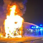 FW-EN: Zugmaschine eines Gefahrguttransporters brennt auf der BAB 43