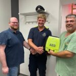 FW Hünxe: Förderverein 3F übergibt AED an die Einheit Bruckhausen