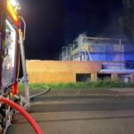 FF Bad Salzuflen: Neubau eines Kindergartens brennt am Elkenbreder Weg / Feuerwehr verhindert mit rund 50 Einsatzkräften schlimmeres
