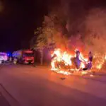 FW-GLA: Vermeintlicher Großbrand entpuppt sich als brennendes Wohnmobil