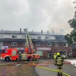 FW-PI: FW-PI: Pinneberg: Großfeuer in einem Wohn- und Geschäftshaus – Erste Folgemeldung – Feuerwehr weiterhin vor Ort