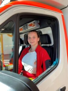 FW Ratingen: Neue Notfallsanitäterin! – Julia nach der Ausbildung zum ersten Mal im Dienst!
