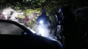 FW Celle: Zwei Fahrzeugbrände in der Nacht