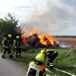 FW-ROW: Erneuter Großbrand in Sottrum 250 Rundballen brennen – Landwirte unterstützen Feuerwehren