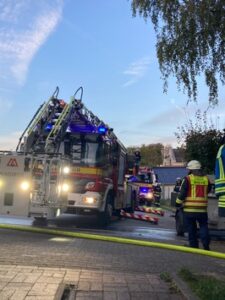 FW-EN: Feuer am Gemeindehaus – Feuerwehr konnte Brand des Gebäudes verhindern