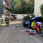 FW-MH: Zwei verletzte Personen auf Garagenhof