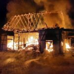 FW-E: Scheune brennt in Essen Kettwig in voller Ausdehnung – Feuerwehr verhindert Übergreifen auf Haupthaus
