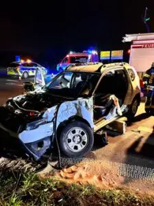 FW-NE: Verkehrsunfall mit Einsatzfahrzeug der Feuerwehr | Zwei Verletzte