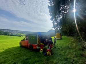 FW-EN: Person im unwegsamen Gelände gestürzt – Überörtliche Unterstützung durch die Feuerwehr Ennepetal