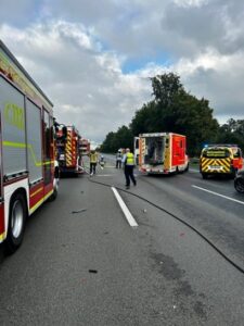 FW-RE: Verkehrsunfall auf der Bundesautobahn 2 mit Beteiligung von zwei LKW – vier, zum Teil, schwer Verletzte