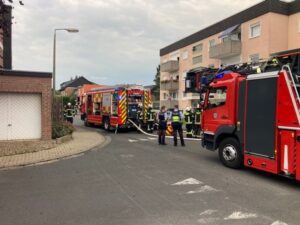 FW Bergheim: Eine Person bei Kellerbrand in Bergheim-Quadrath-Ichendorf gerettet