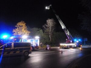 FW-DO: Zwei Gartenlauben brannten in Dortmund-Holthausen