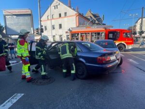 FW-MH: Drei Verkehrsunfälle fordern die Feuerwehr Mülheim