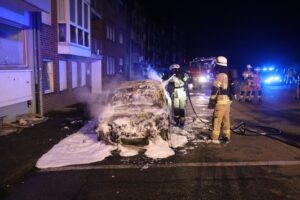 FW-KLE: Brand eines Pkw an der Borselstege in Kleve