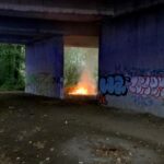 FW-GLA: Brennendes Gestrüpp im Bereich der Bahngleise des Bahnhofs-Ost