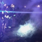 FW Celle: Mülltonne brennt neben PKW
