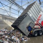 FW Pforzheim: Containerbrand in Pforzheimer Einkaufszentrum erfordert Feuerwehreinsatz