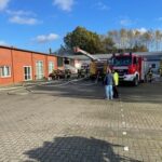 FW-ROW: Großfeuer beschäftigt Feuerwehren – Lagerhalle gerät in Brand