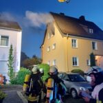 FW Horn-Bad Meinberg: Feuer in Zimmer macht Wohnung unbewohnbar – vorgehende Trupps unter Null-Sicht