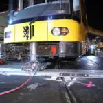 FW Dresden: Straßenbahn gleist nach Verkehrsunfall aus