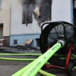 FW-E: Wohnungsbrand in einem Mehrfamilienhaus – gesamter Treppenraum verraucht