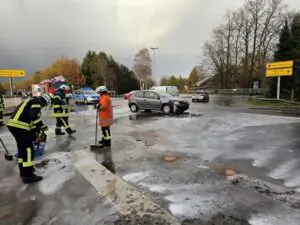 FW-ROW: Zwei Fahrzeuge stoßen in Barkhausen frontal zusammen