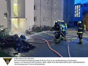 FW-M: Kellerabteil brennt aus (Schwabing)