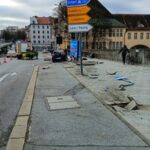 FW-M: Autofahrer rammt Litfaßsäule (Neuhausen)