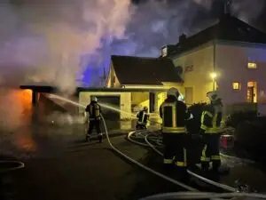 FW Kranenburg: Garagenbrand am Georgsweg