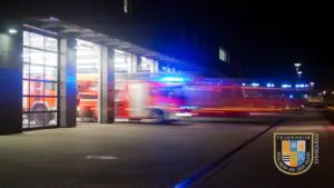 FW-MH: Fassadenbrand an Einfamilienhaus – keine Verletzten