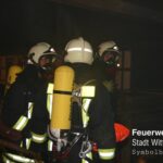 FW Witten: LKW klemmt unter Brücke und brennt.