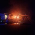 FW-DO: PKW in Vollbrand – Brandausbreitung auf Wohnhaus konnte verhindert werden