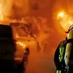 FW Celle: Garagenbrand, drei brennende PKW, unklare Feuermeldung und brennende Baustellentoilette – Einsatzreiche Nacht für die Feuerwehr Celle!