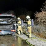 FW Bremerhaven: PKW brennt auf Autobahn in voller Ausdehnung