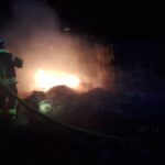 FW Lüchow-Dannenberg: +++Brennende Strohballen halten Feuerwehr in Atem+++Mehr als 15 Feuerwehren im Einsatz+++Presse schreibt von „flammendem Protest“+++