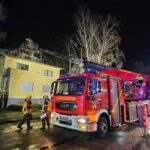 FW Sankt Augustin: Ehrenamtliche löschen großen Dachstuhlbrand