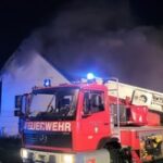 FW Hamminkeln: Dachstuhlbrand mit Menschenleben in Gefahr