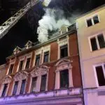 FW-DO: Feuer in einer Dachgeschosswohnung / Eine Person durch Brand verstorben