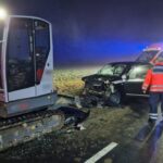 FW VG Westerburg: PKW fährt auf Raupenbagger auf – Drei Personen verletzt