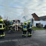 FW VG Westerburg: Wohnmobil brennt mitten in Willmenrod komplett aus