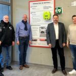 FW VG Asbach: Mehr Sicherheit in öffentlichen Gebäuden: Neue Hinweistafeln für Notfälle
