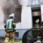 FW-E: Brand in einer Doppelhaushälfte – Bewohner retten sich ins Freie
