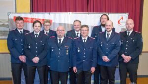FW-RD: Jahreshauptversammlung der Feuerwehr Holzbunge – Ehrungen für 140 Jahre Feuerwehrzugehörigkeit und 90-jähriges Jubiläum im Mai 2024