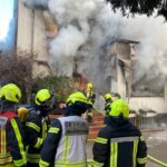 FW-OB: Anwohner retten vier Personen bei Wohnungsbrand