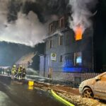 FW-EN: Wohnungsbrand mit mehreren Verletzten – Feuerwehr rettet 10 Personen (Erstmeldung)