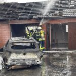 FW-ROW: Garage gerät in Brand – Feuerwehr kann übergreifen auf Mehrfamilienhaus verhindern