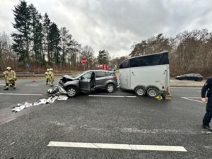 FW Helmstedt: Erneut Verkehrsunfall auf der B244, Helmstedt – Mariental